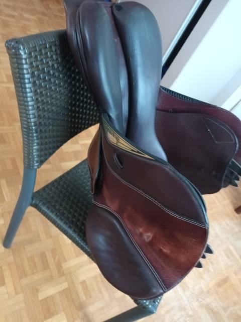 Sella da salto ostacoli CWD Selle Equiline mod&egrave;le Marghe 18" - 2019