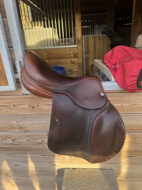 Sella da salto ostacoli Equipe  17" - 2014