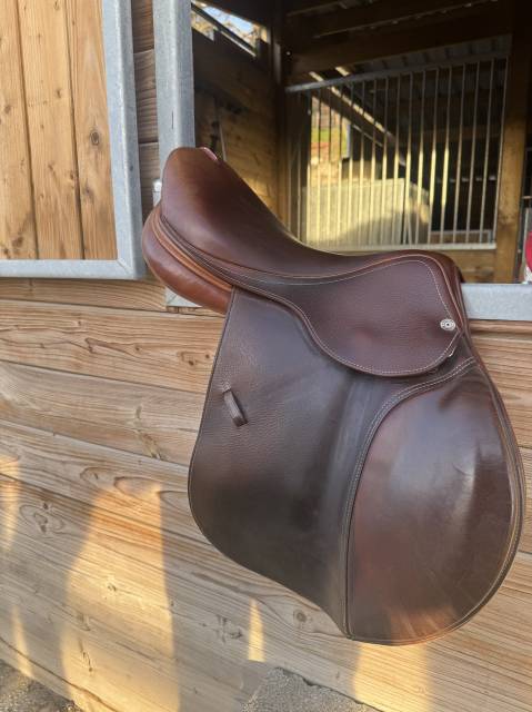 Sella da salto ostacoli Equipe  17" - 2014