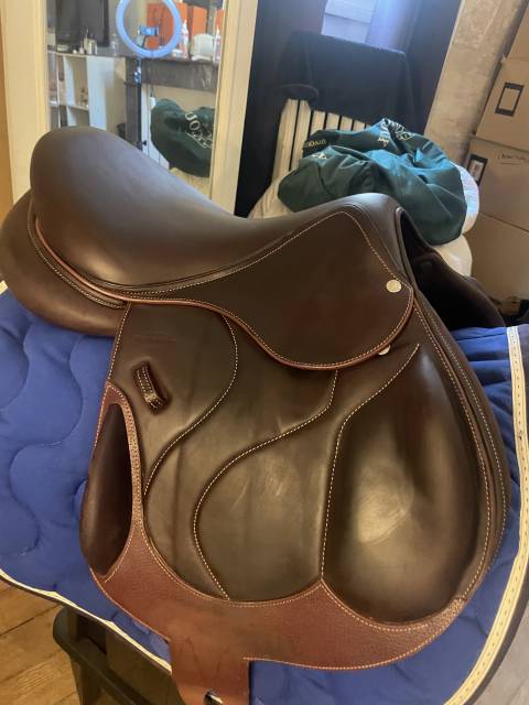 Sella da salto ostacoli Devoucoux  17" - 2023