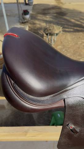 Sella da salto ostacoli Equipe  17.5" - 2023