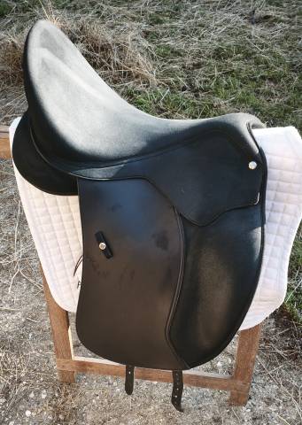 Sella da dressage Wintec  17.5" - 2024