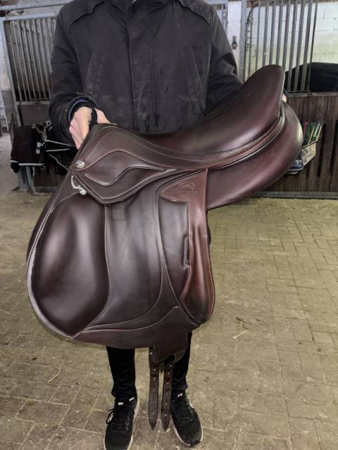 Sella da salto ostacoli Devoucoux  17" - 2017