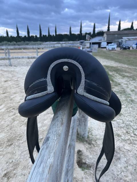 Sella da dressage Devoucoux  18" - 2024