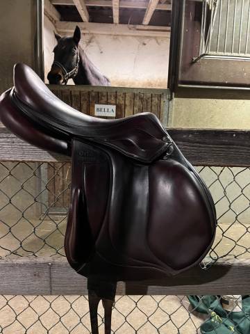 Sella da salto ostacoli Devoucoux  17" - 2018