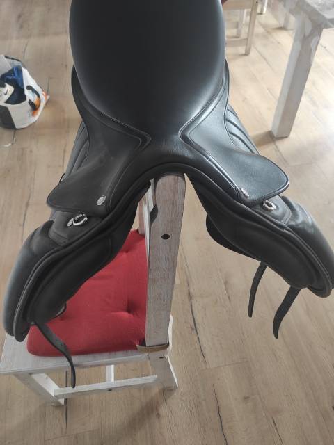 Sella da dressage Eric Thomas  17.5" - 2025