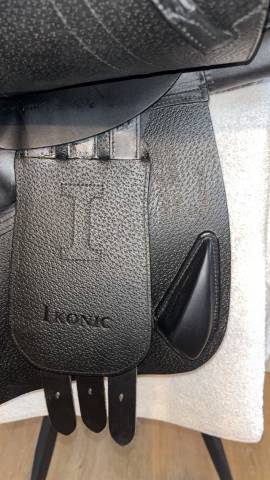 Sella da salto ostacoli Ikonic  17" - 2024