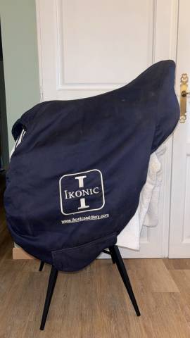 Sella da salto ostacoli Ikonic  17" - 2024