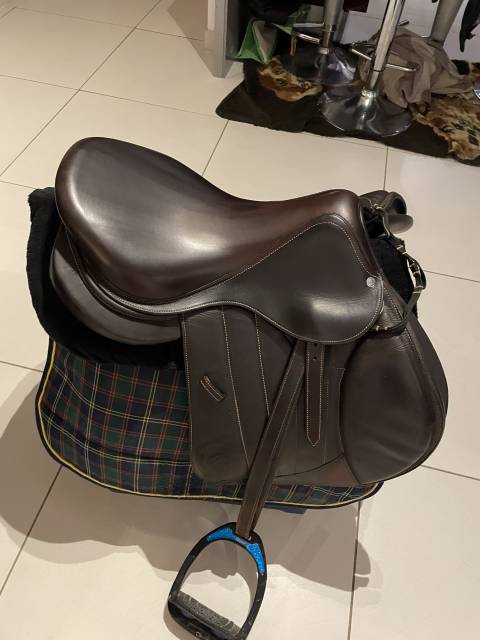 Sella da salto ostacoli Forestier  17" - 2018