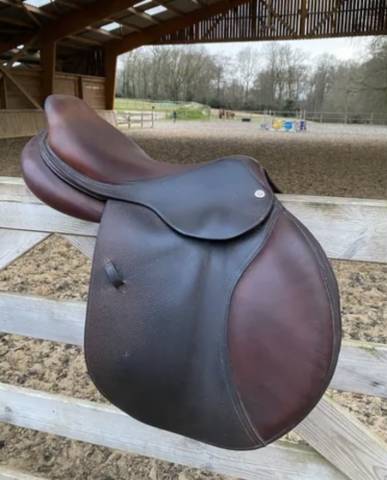 Sella da salto ostacoli CWD  17.5" - 2019