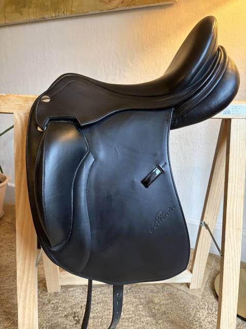 Sella da dressage Erreplus Vittoria 17" - 2023