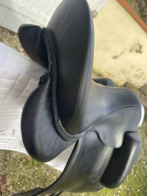 Sella da dressage Aulion  17" - 2024