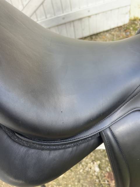 Sella da dressage Aulion  17" - 2024