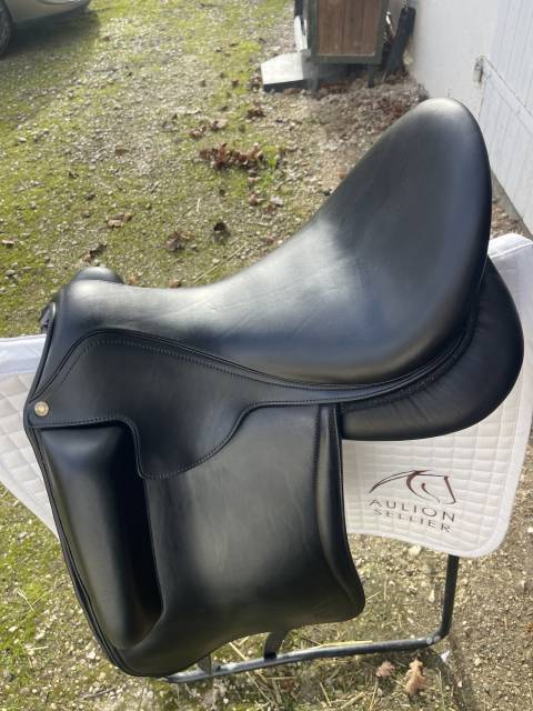 Sella da dressage Aulion  17" - 2024