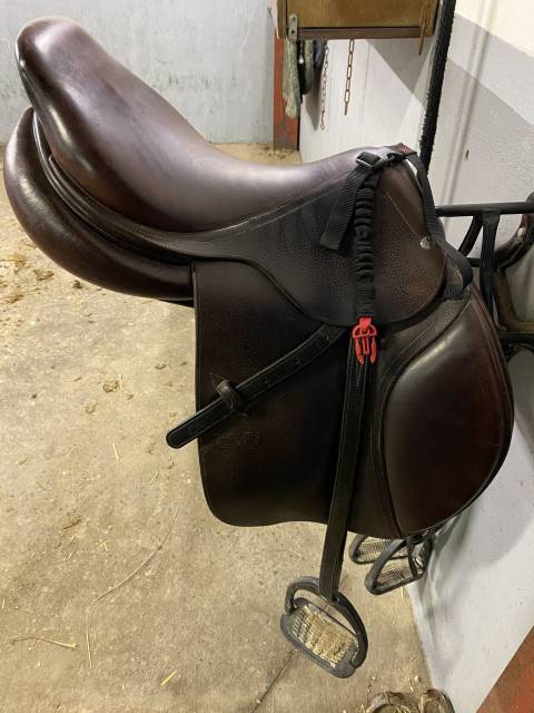 Sella da salto ostacoli CWD  17.5" - 2011