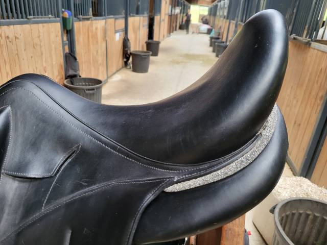Sella da dressage Devoucoux  18" - 2020