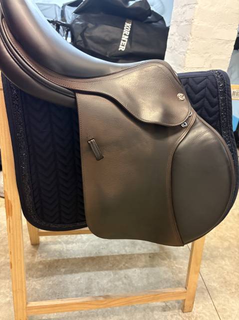 Sella da salto ostacoli Prestige Italia  17" - 2023