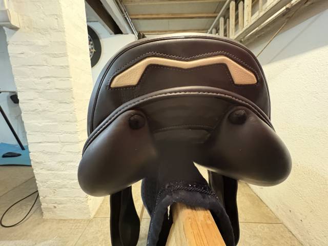 Sella da salto ostacoli Prestige Italia  17" - 2023