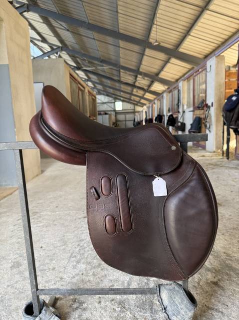 Sella da salto ostacoli Fouganza  17" - 2019