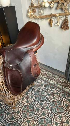 Sella da salto ostacoli Ikonic &eacute;lite line  17.5" - 2022