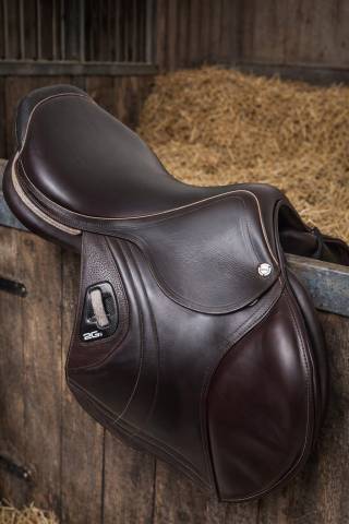 Sella da salto ostacoli CWD  17.5" - 2025