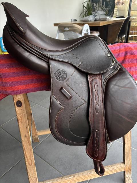 Sella da salto ostacoli Antar&egrave;s  17" - 2023