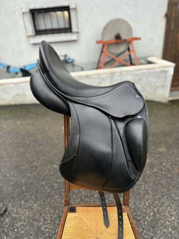 Sella da dressage Stubben Centurion II 18" - 2024