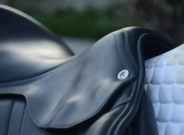 Sella da salto ostacoli Equipe  17.5" - 2017