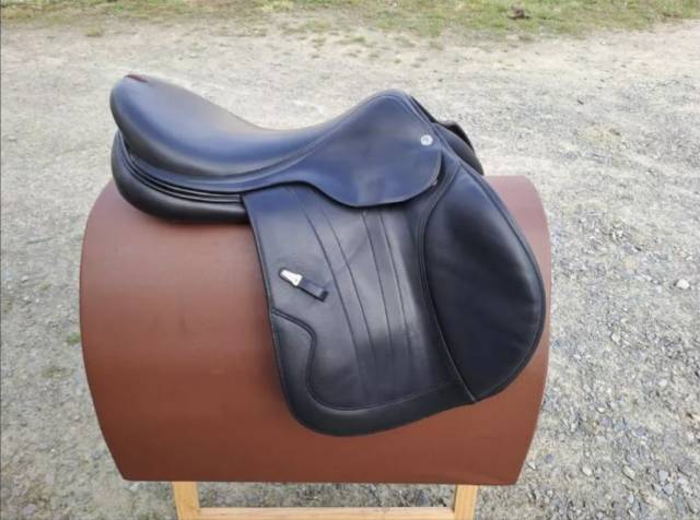 Sella da salto ostacoli Equipe  17.5" - 2017