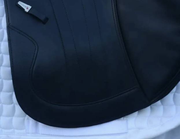 Sella da salto ostacoli Equipe  17.5" - 2017