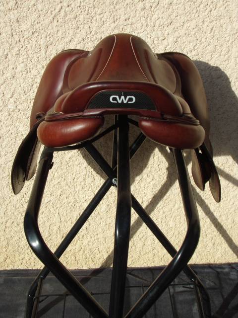 Sella da salto ostacoli CWD  17" - 2024