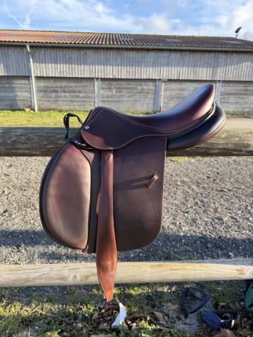 Sella da salto ostacoli Devoucoux  17" - 2020