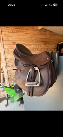 Sella da salto ostacoli Childeric  17.5" - 2023