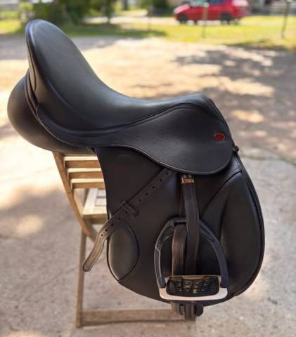 Sella mista KENT & MASTERS  Selle Kent and Masters, GP, Haut Garrot Universal 18" - 2024