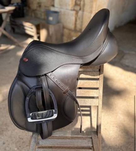 Sella mista KENT & MASTERS  Selle Kent and Masters, GP, Haut Garrot Universal 18" - 2024