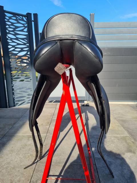 Sella da dressage Thorowgood   17" - 2022