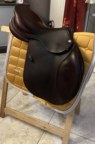 Sella da salto ostacoli CWD  17.5" - 2017