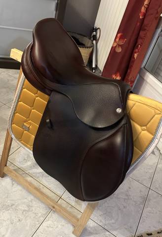 Sella da salto ostacoli CWD  17.5" - 2017