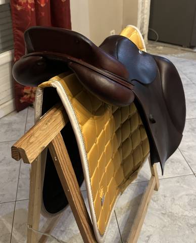 Sella da salto ostacoli CWD  17.5" - 2017