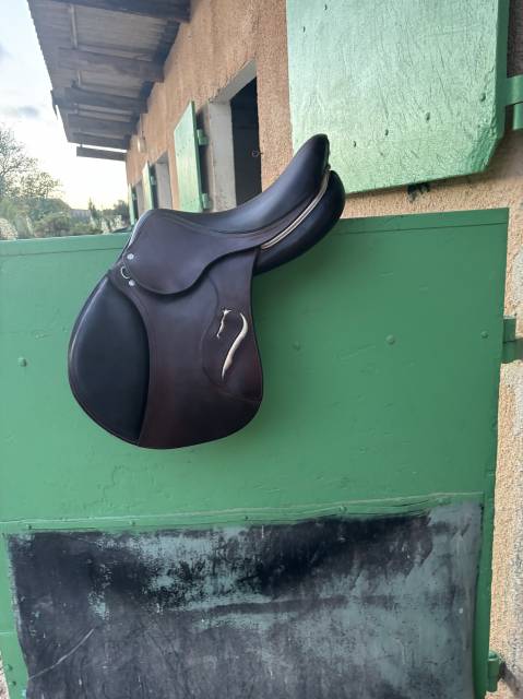 Sella da salto ostacoli Antar&egrave;s  17.5" - 2024