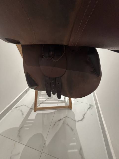 Sella da salto ostacoli Antar&egrave;s  17.5" - 2024