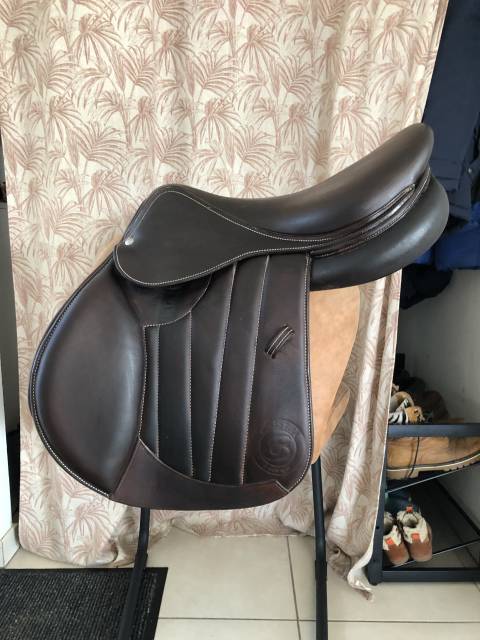 Sella da salto ostacoli Forestier  17.5" - 2023