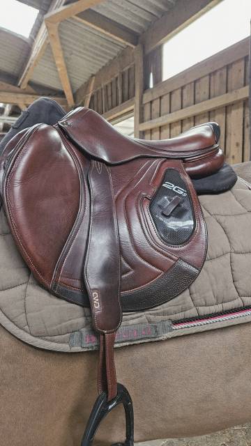 Sella da salto ostacoli CWD  17.5" - 2022