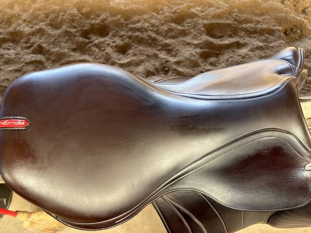 Sella da salto ostacoli Equipe  17.5" - 2023