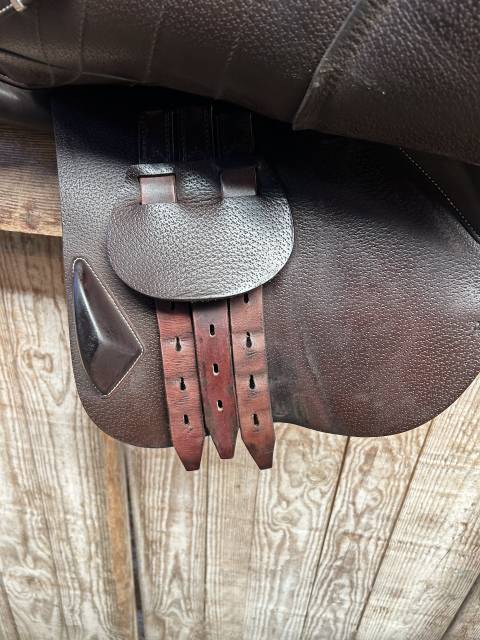 Sella da salto ostacoli Equipe  17.5" - 2023