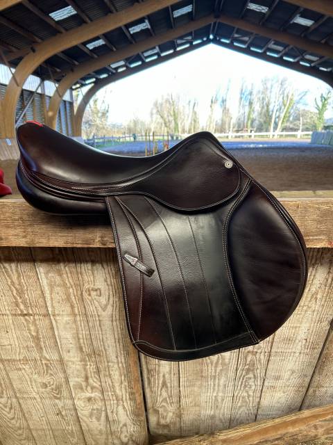 Sella da salto ostacoli Equipe  17.5" - 2023