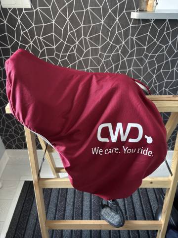 Sella da salto ostacoli CWD SE02 si&egrave;ge creux  17.5" - 2022