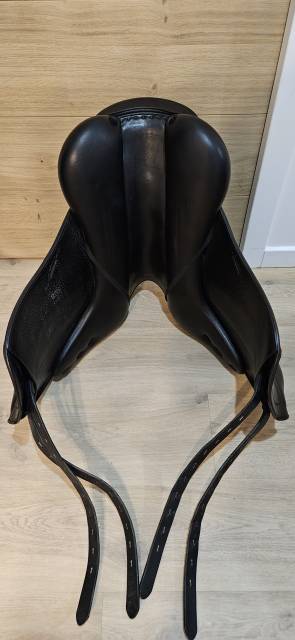 Sella da dressage Equipe  17.5" - 2024