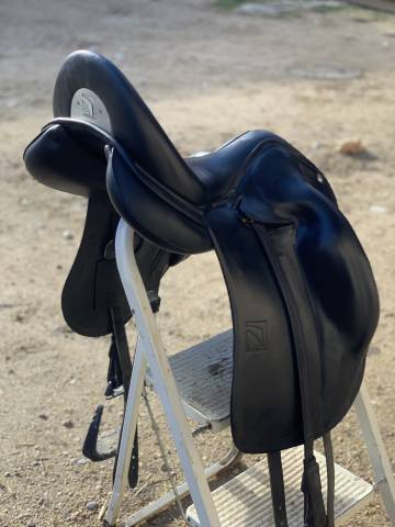 Sella da dressage Childeric  17.5" - 2023