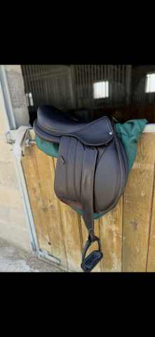 Sella da salto ostacoli Forestier  18" - 2025